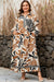 Robe longue droite imprimée abstraite de grande taille à col contrasté et col fendu de grande taille blanche