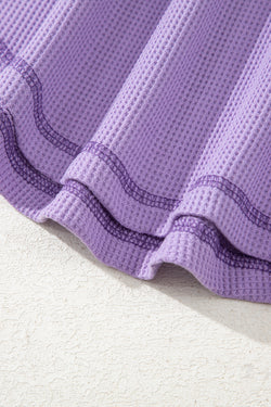 Tapa de textura de cuello en V de costura de costura expuesta blanca