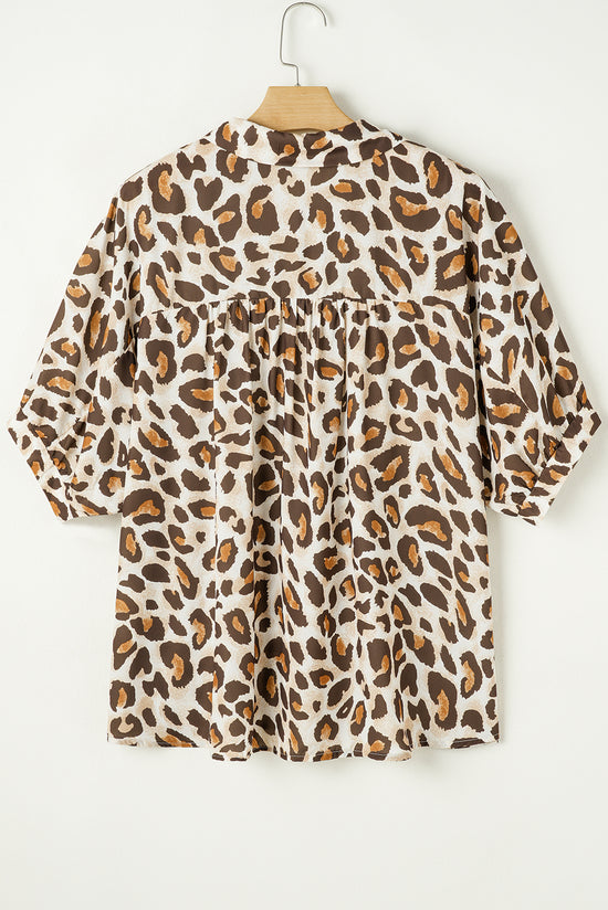 Camisa abotonada de manga corta con estampado de leopardo de talla grande de talla grande