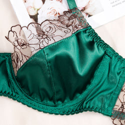« Emerald Kiss » Lingerie Set 💚✨