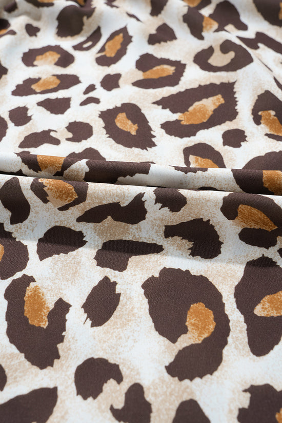 Camisa abotonada de manga corta con estampado de leopardo de talla grande de talla grande