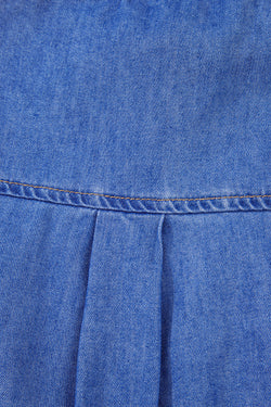 Scatto a bordo minerale blu cielo abbottonati fritti di denim
