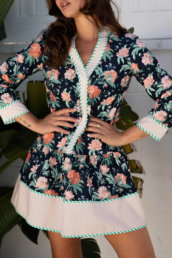Mini-robe à imprimé floral et bordure rayée, col en V, manches longues, ourlet à volants, bleu