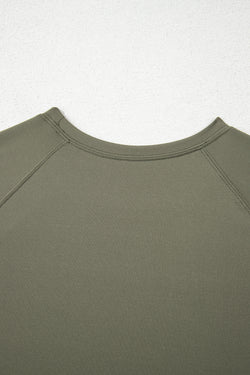 T-shirt lâche à ourlet brut bleu marine et pantalon de jambe large