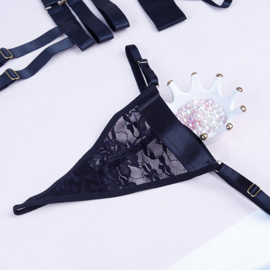  Lingerie Set “Femme Fatale” – Black Lace & Strappy Seduction