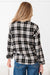Chemise boutonnée noire à imprimé écossais avec poches poitrine