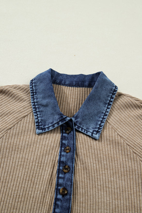 Top a maniche lunghe con polsini e colletto polo con bottoni patchwork in denim lavorato a coste beige