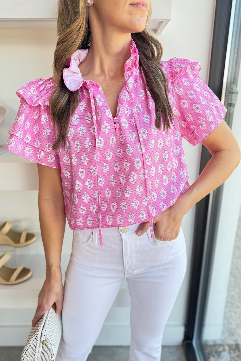 Blusa de manga corta de cuello corto con volantes floral con volantes rosa