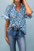 Blusa de manga curta com estampa floral azul com botão e gola listrada