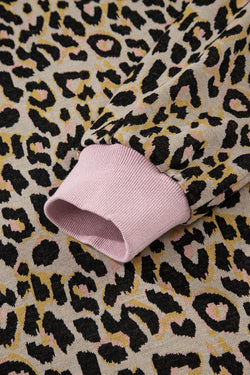 Conjunto de pantalones cortos tipo jersey de manga larga con borde en contraste y estampado de leopardo rosa