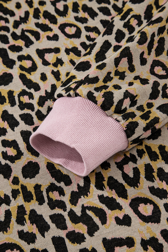 Ensemble short et pull à manches longues et imprimé léopard rose à bords contrastés