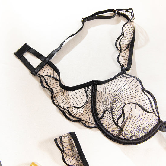 « Graphic Illusion » Lingerie Set 🖤✨