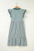 Robe mi-longue à rayures et double volants, manches courtes, bordure contrastée, col en V, marron