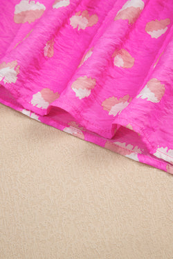 Vestido de manga de media hojaldre de shirred de color rosa brillante