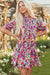 Mini-robe fleurie rose à manches courtes et col en V