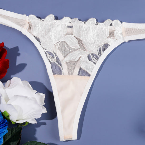 Pure Romance » Lingerie Set – Ivory Floral Elegance & Sculpting Fit