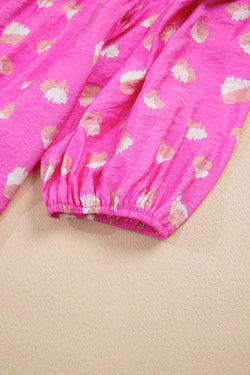 Vestido de manga de media hojaldre de shirred de color rosa brillante