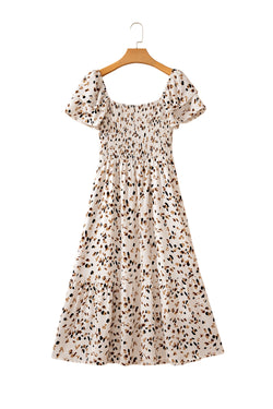 Vestido estampado floral de florecitas fruncido con cuello cuadrado y volantes de manga corta beige