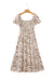 Robe beige à petites fleurs et imprimé floral, smockée, col carré, volants, manches courtes