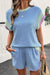 Set corto da 2 pezzi con maniche ad aletta girocollo in maglia a contrasto con cordoncino blu Beau