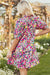 Mini-robe fleurie rose à manches courtes et col en V