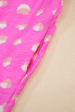 Vestido de manga de media hojaldre de shirred de color rosa brillante