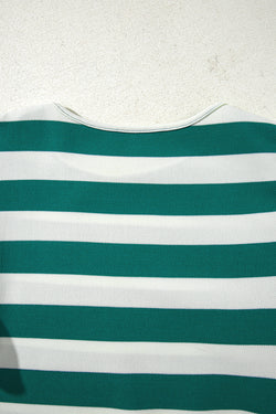 Vestido de tiro de cuello redondo de manga de flutador de rayas negras