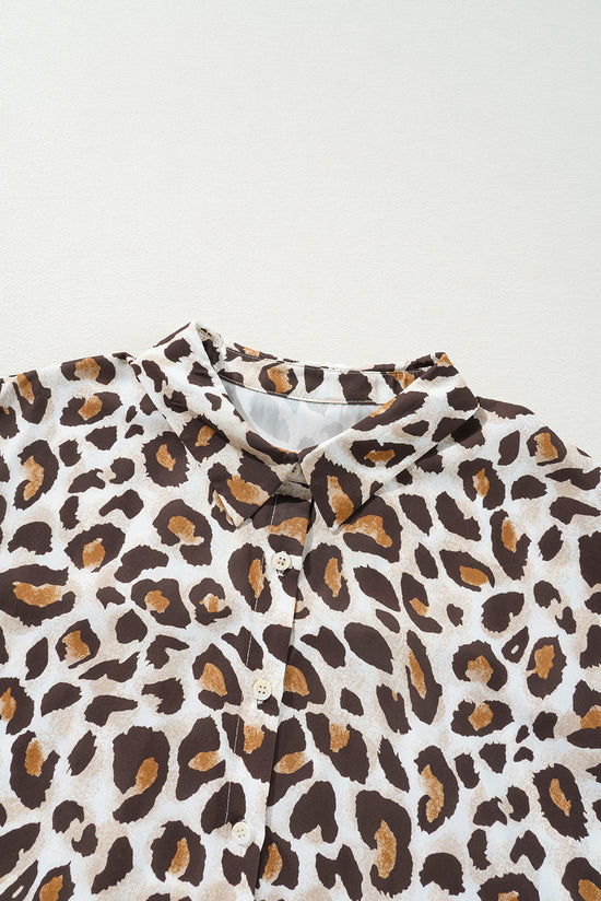 Camisa abotonada de manga corta con estampado de leopardo de talla grande de talla grande