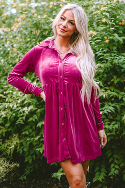 Robe bouton de velours à manches longues rouge à manches longues rouges
