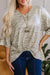 Camiseta de ajuste suelto con cuello con estampado de leopardo gris