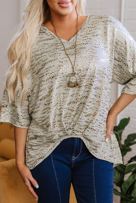Camiseta de ajuste suelto con cuello con estampado de leopardo gris