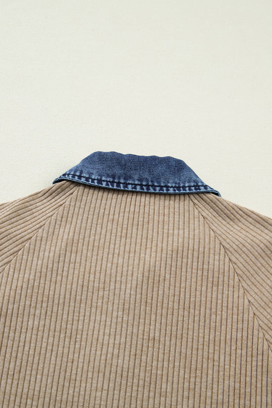 Top a maniche lunghe con polsini e colletto polo con bottoni patchwork in denim lavorato a coste beige