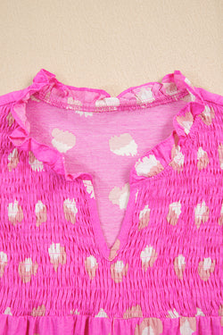 Vestido de manga de media hojaldre de shirred de color rosa brillante