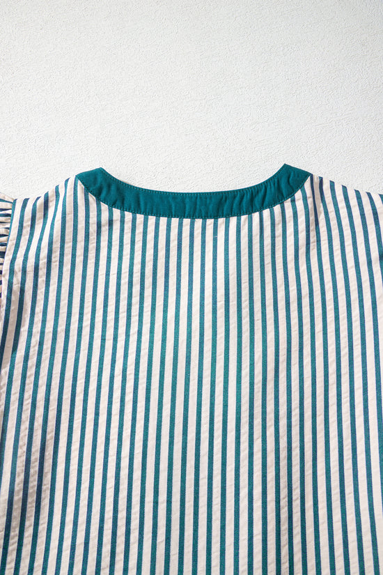 Robe mi-longue à rayures et double volants, manches courtes, bordure contrastée, col en V, marron