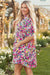 Mini-robe fleurie rose à manches courtes et col en V