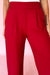 Pantalon droit ample à taille haute élastique rouge vif avec détails plissés