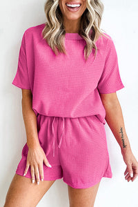 T-shirt texturé décontracté en rose et shorts de cordon