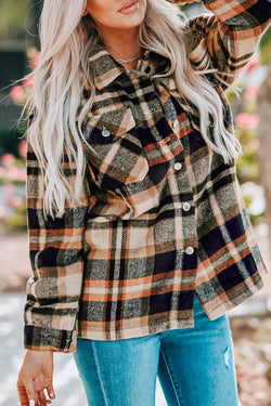 Chaqueta con bolsillos y estampado de cuadros geométricos caqui