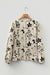 Blusa estampado floral botánico manga larga con cuello dividido color caqui