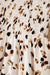 Robe beige à petites fleurs et imprimé floral, smockée, col carré, volants, manches courtes