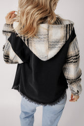 Chaqueta de mezclilla con capucha con dobladillo de manga a cuadros negros