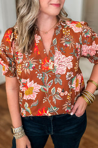 Blusa de manga curta com punho curto de pescoço de pescoço em Brown Floral costura floral