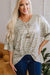 Camiseta de ajuste suelto con cuello con estampado de leopardo gris