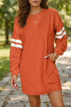 Vestido sudadera recto con mangas con bandas en contraste de equipo universitario en rojo fuego