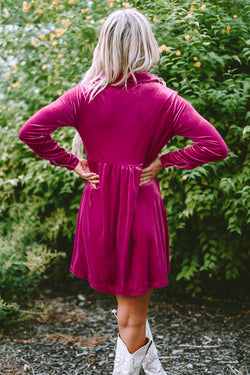 Robe bouton de velours à manches longues rouge à manches longues rouges