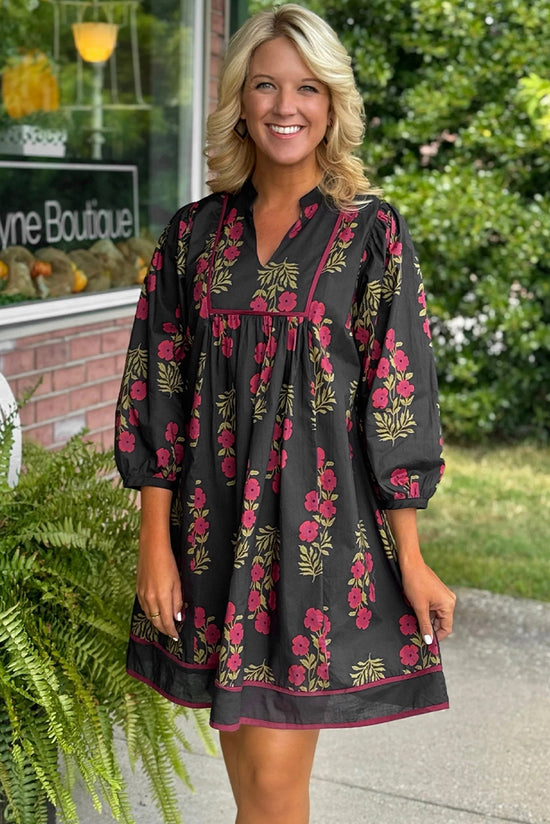Robe babydoll noire à imprimé floral et col cranté avec bordure passepoilée et manches bracelet