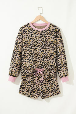 Conjunto de pantalones cortos tipo jersey de manga larga con borde en contraste y estampado de leopardo rosa