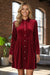 Robe bouton de velours à manches longues rouge à manches longues rouges