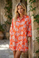 Mini vestido de camisa solta com estampa floral preta de estampa floral