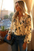 Blusa estampado floral botánico manga larga con cuello dividido color caqui